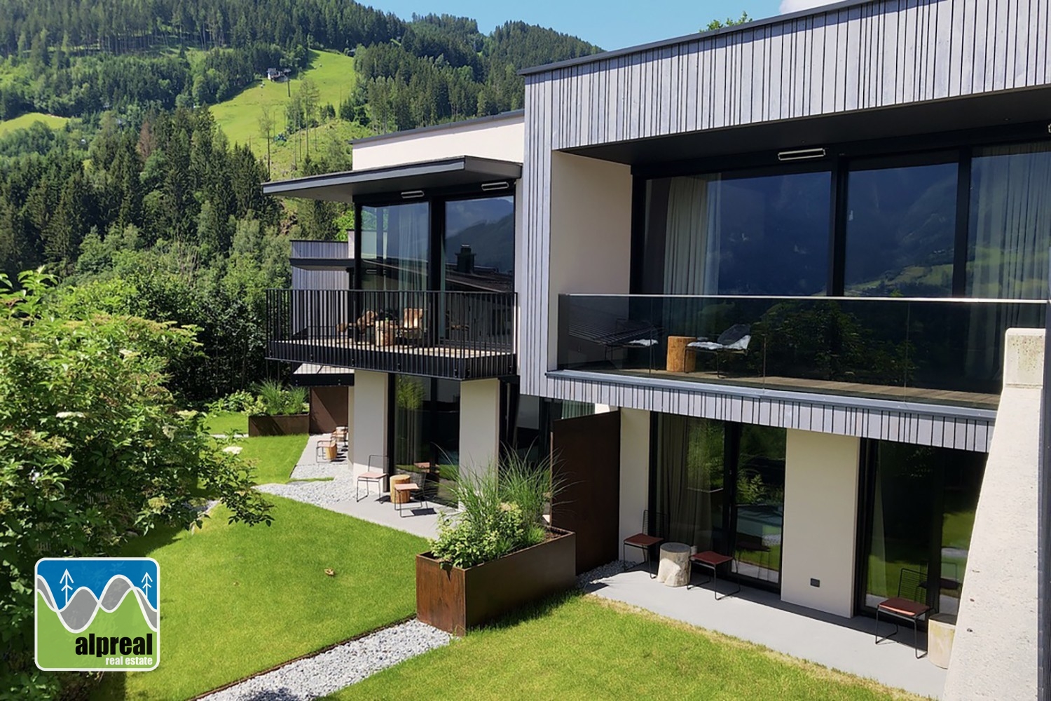 luxurious 2-bedroom apartment Zell am See Salzburg Austria luxurious 2-bedroom apartment Zell am See Salzburg Austria