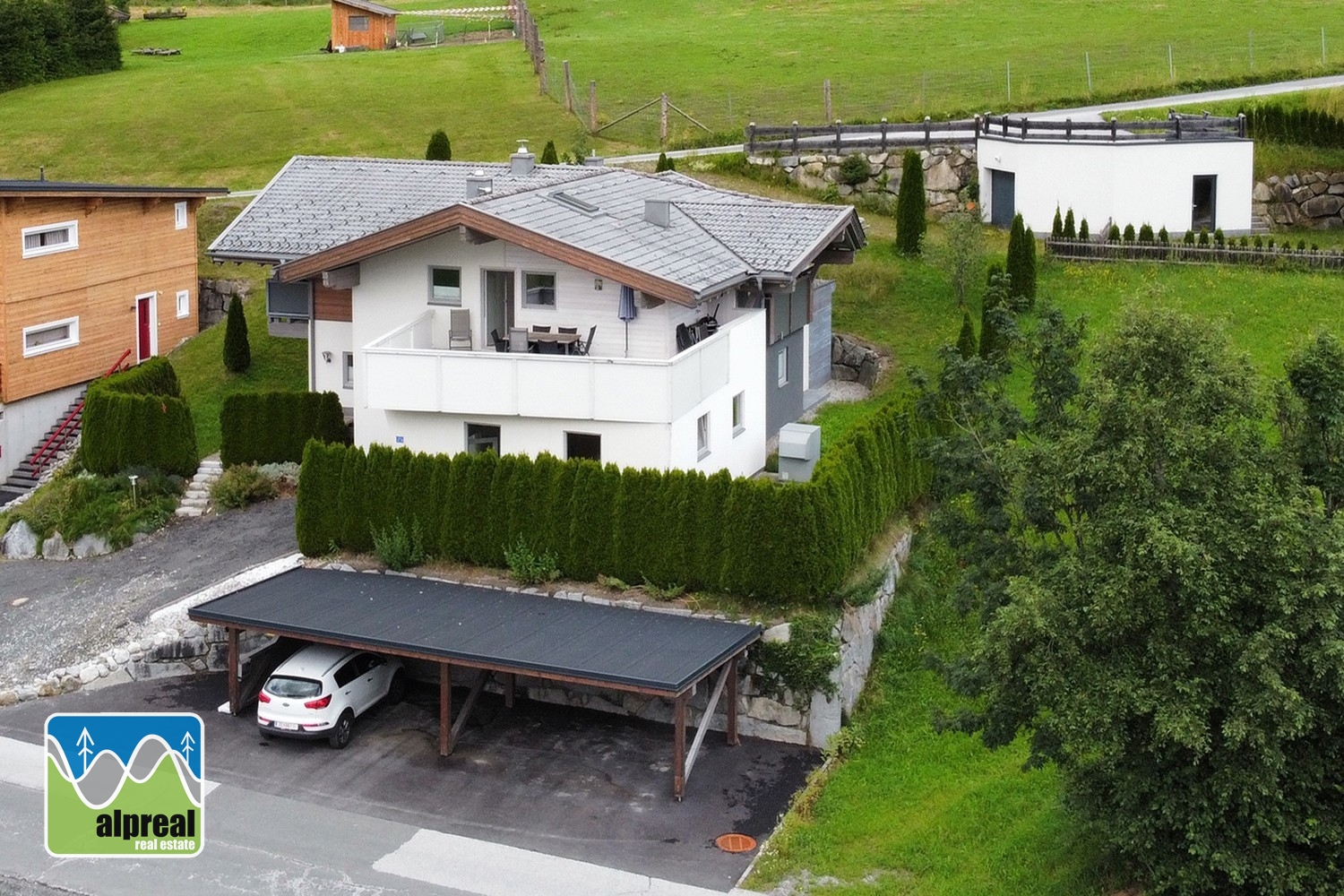 House with 2 apts in Neukirchen am Großvenediger Salzburg Austria