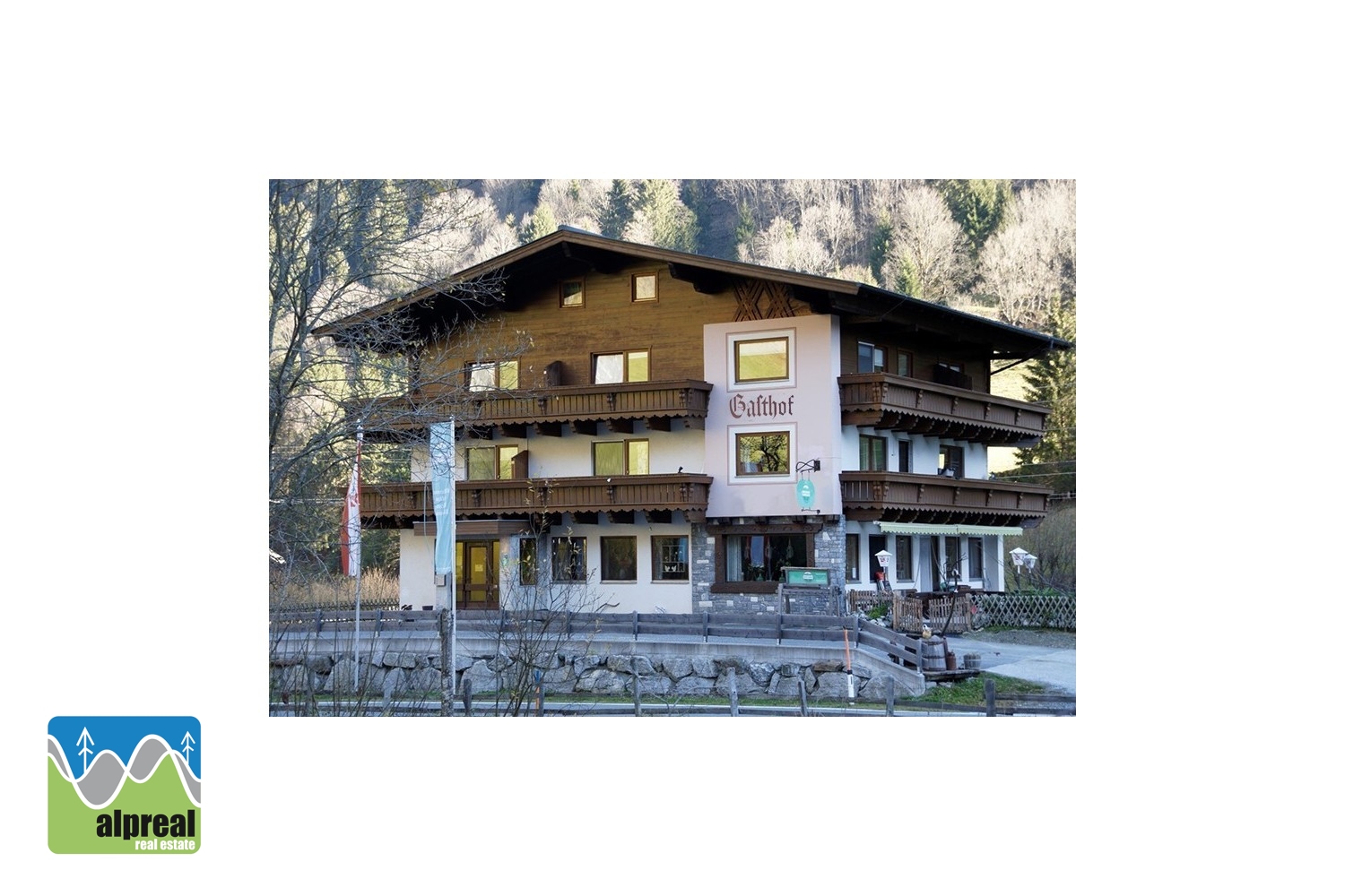 Gasthof met ruim grondstuk nabij Zell am See Salzburgerland Oostenrijk Gasthof met ruim grondstuk nabij Zell am See Salzburgerland Oostenrijk